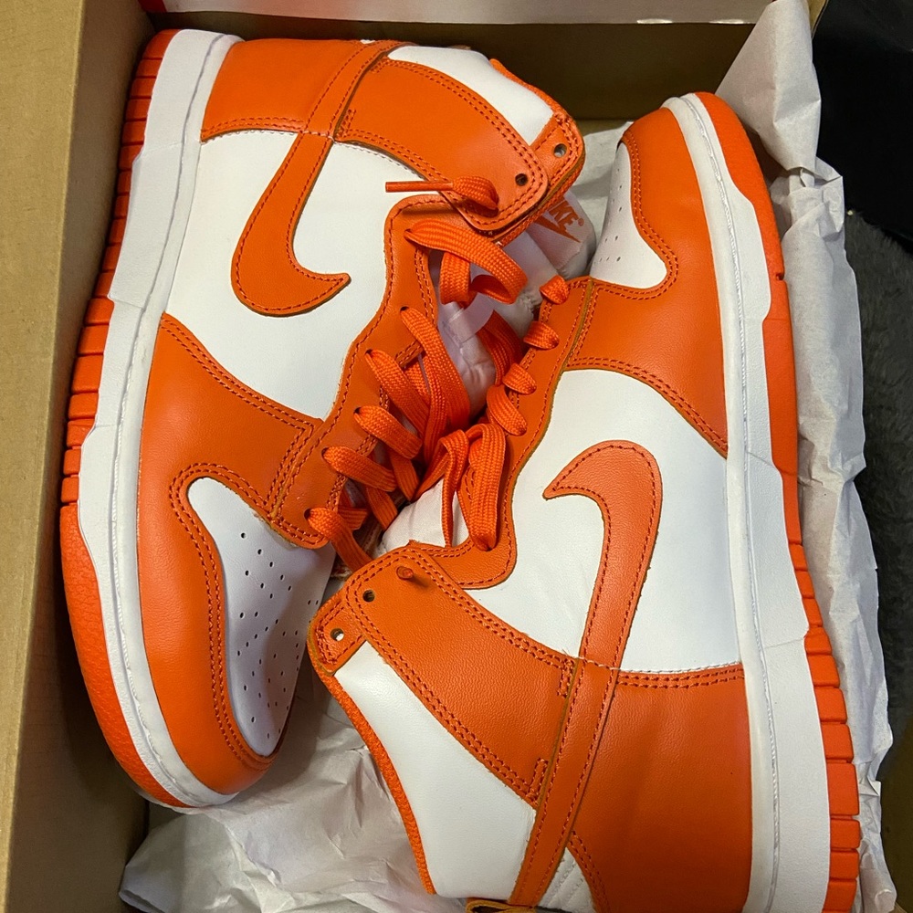 Size Men 7.5=Women 9